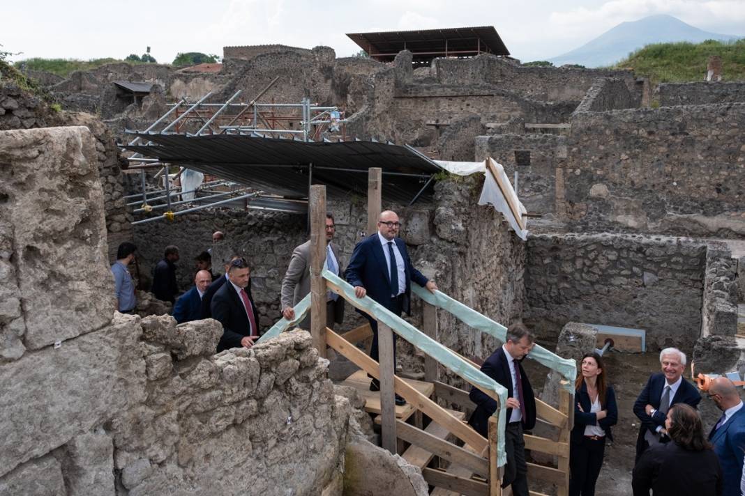 15 dakikada yeryüzünden silinen Pompei'de yeni keşif: Fırına sığınmışlar... 13